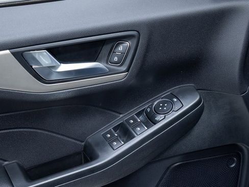 Used 2022 Ford Escape SEL image 11