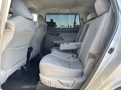 Used 2021 Toyota Highlander L image 23