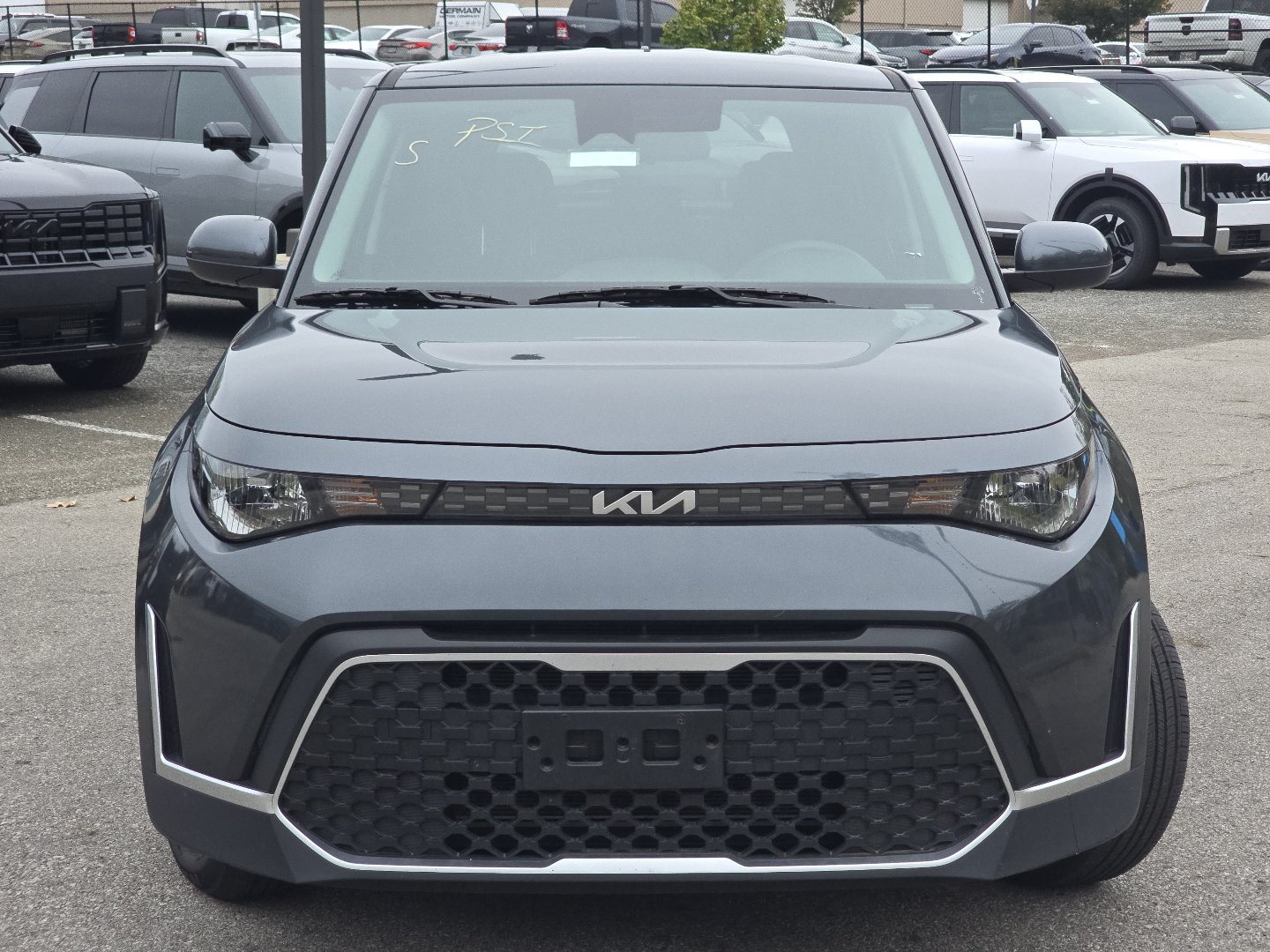 Used 2025 Kia Soul LX w/ LX Technology Package FWD image 9