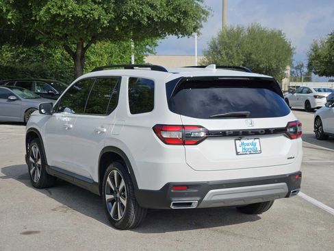 Used 2025 Honda Pilot Touring image 5