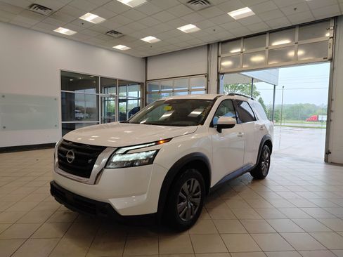 Used 2025 Nissan Pathfinder SV AWD/4WD image 8