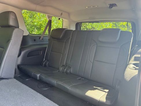 Used 2018 Chevrolet Suburban LT w/ Luxury Package AWD/4WD image 11