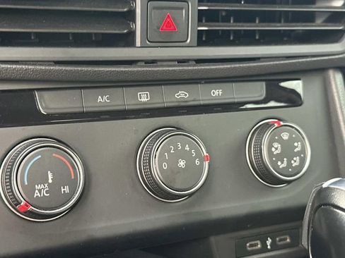 Used 2021 Volkswagen Jetta SE image 18