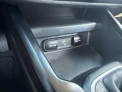 Used 2023 Kia Soul LX image 34