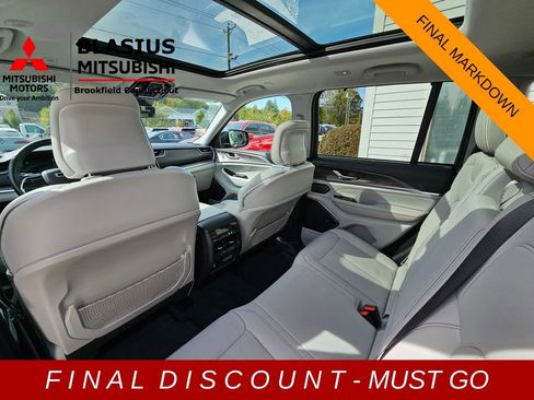 Used 2022 Jeep Grand Cherokee Overland w/ Luxury Tech Group IV image 19