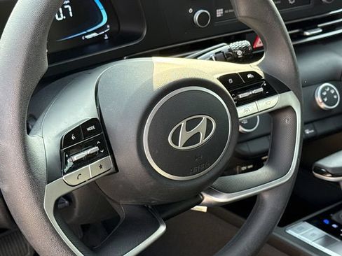 Used 2026 Hyundai Elantra SE FWD image 24
