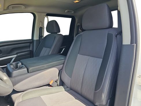Used 2022 Nissan Titan SV RWD image 15