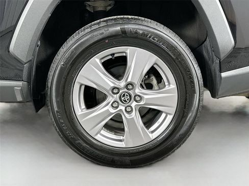 Certified 2025 Toyota RAV4 XLE AWD/4WD image 28