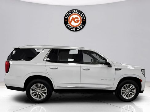 Used 2024 GMC Yukon SLT AWD/4WD image 2
