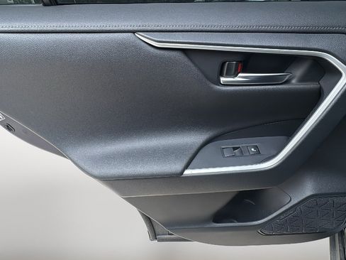 Used 2019 Toyota RAV4 Limited w/ Advanced Technology Package FWD image 16