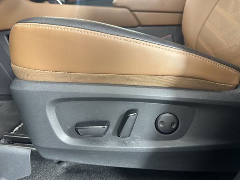 Used 2025 Nissan Pathfinder Platinum w/ Cargo Package FWD image 12