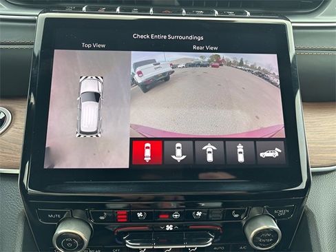 Used 2022 Jeep Grand Cherokee Summit w/ Luxury Tech Group V image 14