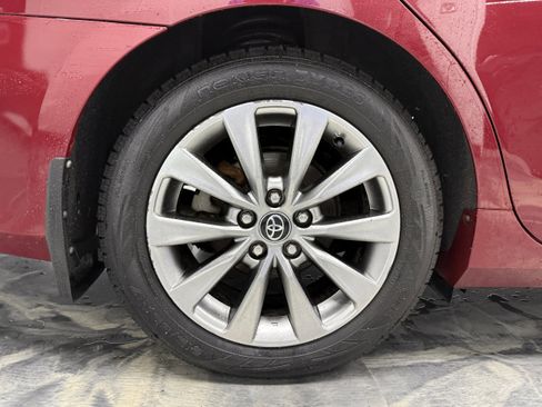 Used 2017 Toyota Camry XLE image 23