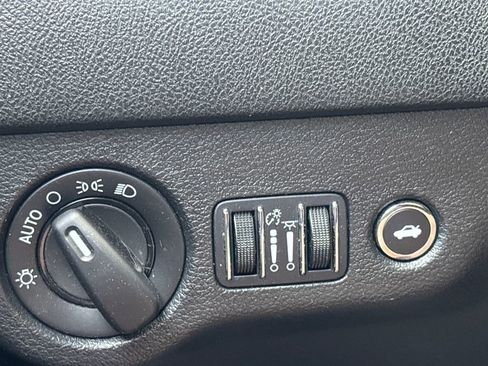 Used 2017 Dodge Charger SE image 22