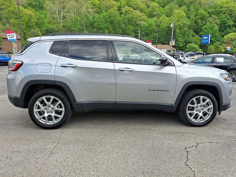 Used 2023 Jeep Compass Latitude AWD/4WD image 7