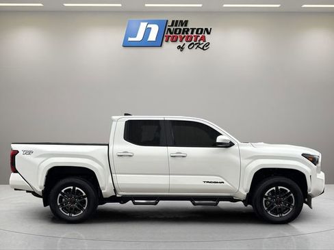 Used 2024 Toyota Tacoma TRD Sport AWD/4WD image 4