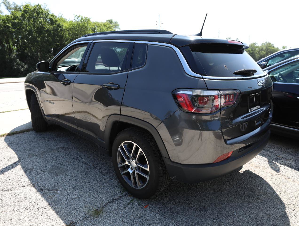 Used 2018 Jeep Compass Latitude w/ Popular Equipment Group FWD image 8