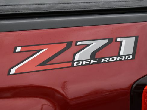 Used 2018 Chevrolet Silverado 1500 LT w/ All Star Edition image 43