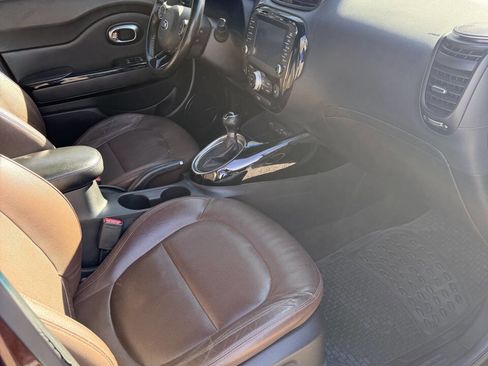 Used 2017 Kia Soul + image 3