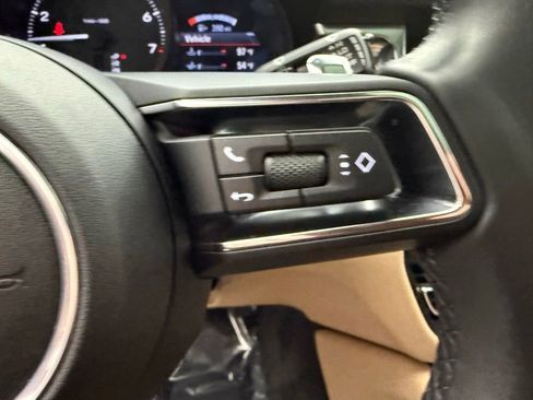 Used 2025 Porsche Macan image 14