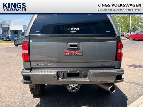 Used 2018 GMC Sierra 2500 Denali w/ Duramax Plus Package AWD/4WD image 5