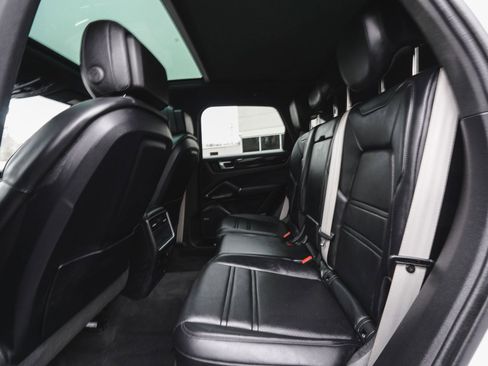 Used 2023 Porsche Cayenne Base w/ Premium Package image 35