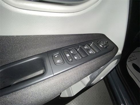 Used 2018 Jeep Renegade Latitude w/ Popular Equipment Group image 13