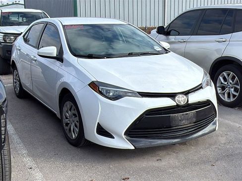 Used 2019 Toyota Corolla LE image 3