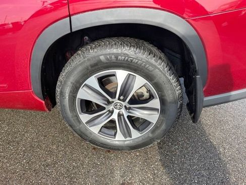 Used 2022 Toyota Highlander XLE image 45