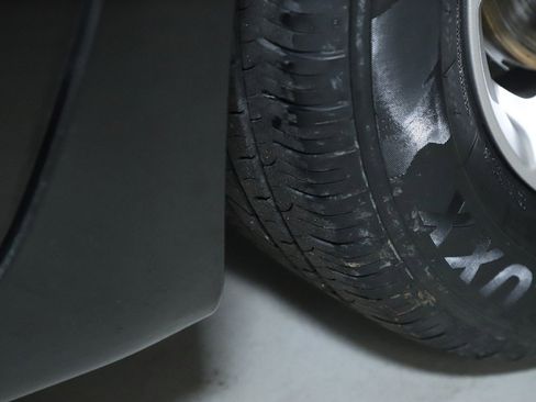 Used 2024 Chrysler Pacifica Touring-L image 36