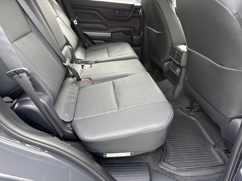 Used 2025 Toyota 4Runner TRD Off-Road Premium AWD/4WD image 15