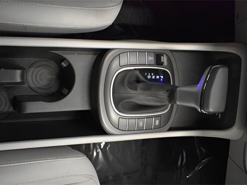 Used 2025 Hyundai Kona SEL image 30