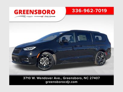 New 2026 Chrysler Pacifica Select