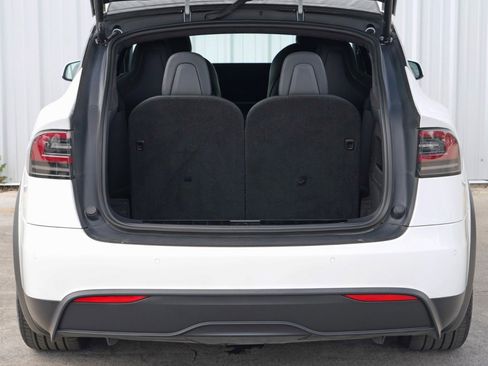 Used 2022 Tesla Model X image 10