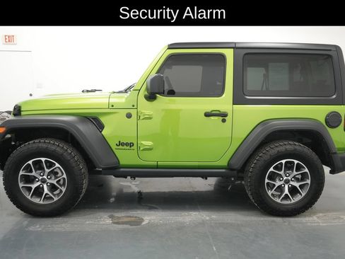 Used 2025 Jeep Wrangler Sport AWD/4WD image 4