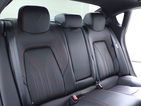 Used 2021 Maserati Quattroporte S image 15