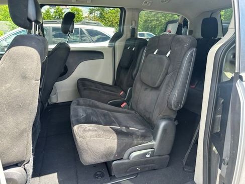 Used 2016 Dodge Grand Caravan SXT w/ Rear Park Assist Package FWD image 9