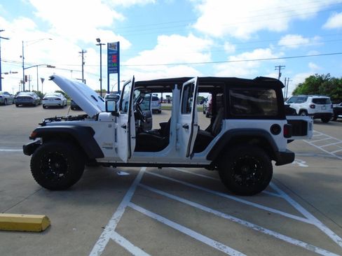 Used 2018 Jeep Wrangler Unlimited Sport S AWD/4WD image 23