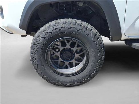 Used 2022 Toyota Tacoma TRD Off-Road AWD/4WD image 9
