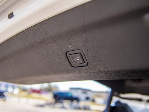 Used 2024 Chevrolet Suburban High Country image 13