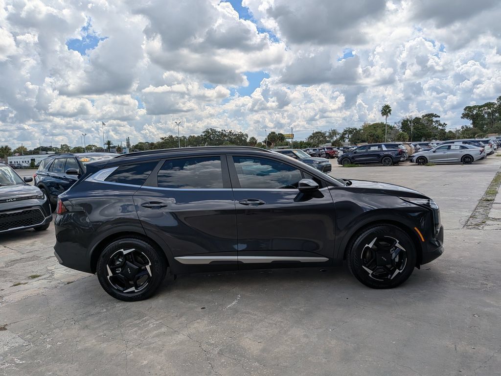 Certified 2026 Kia Sportage EX w/ EX Panorama Roof Package FWD image 9