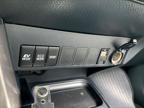 Used 2018 Toyota RAV4 XLE image 34