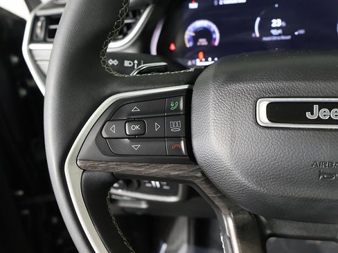 Used 2023 Jeep Grand Cherokee Limited AWD/4WD image 42