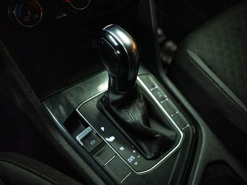 Used 2019 Volkswagen Tiguan S image 19