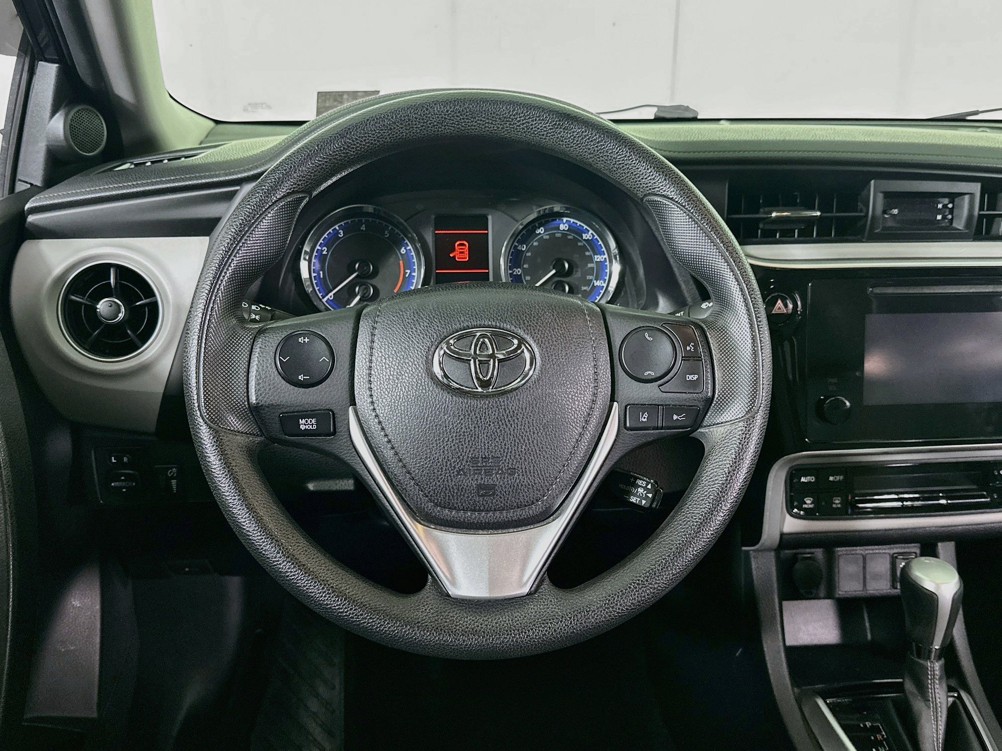 Used 2017 Toyota Corolla LE FWD image 17