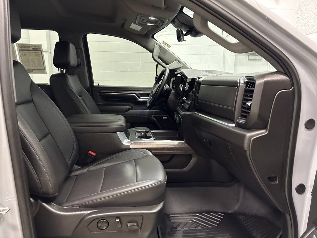 Used 2024 Chevrolet Silverado 3500 LTZ w/ LTZ Plus Package AWD/4WD image 38