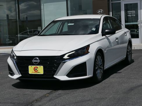 Used 2025 Nissan Altima 2.5 SV image 7