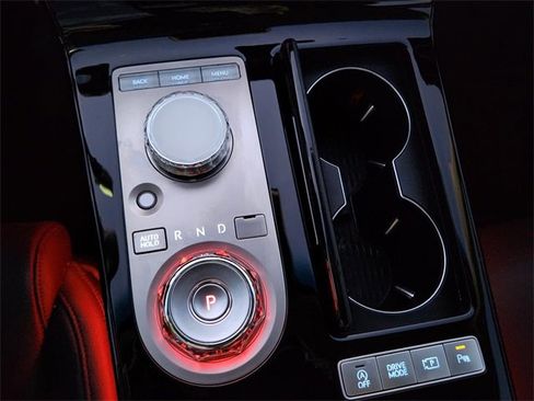 Used 2025 Genesis G80 2.5T image 15