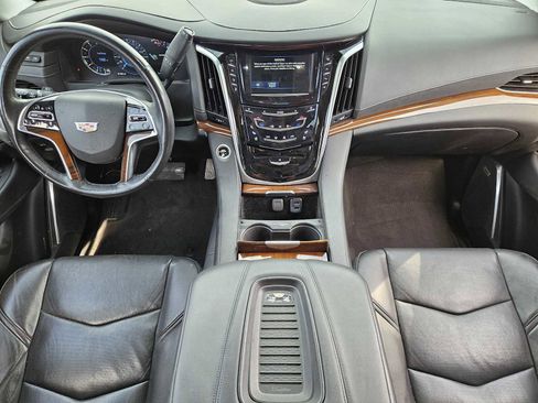 Used 2020 Cadillac Escalade Premium Luxury image 26