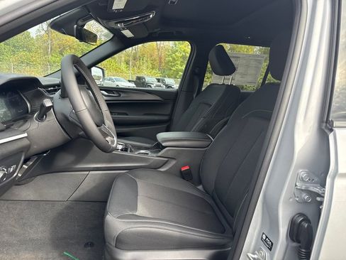 New 2025 Jeep Grand Cherokee Laredo X w/ Trailer Tow Package image 11